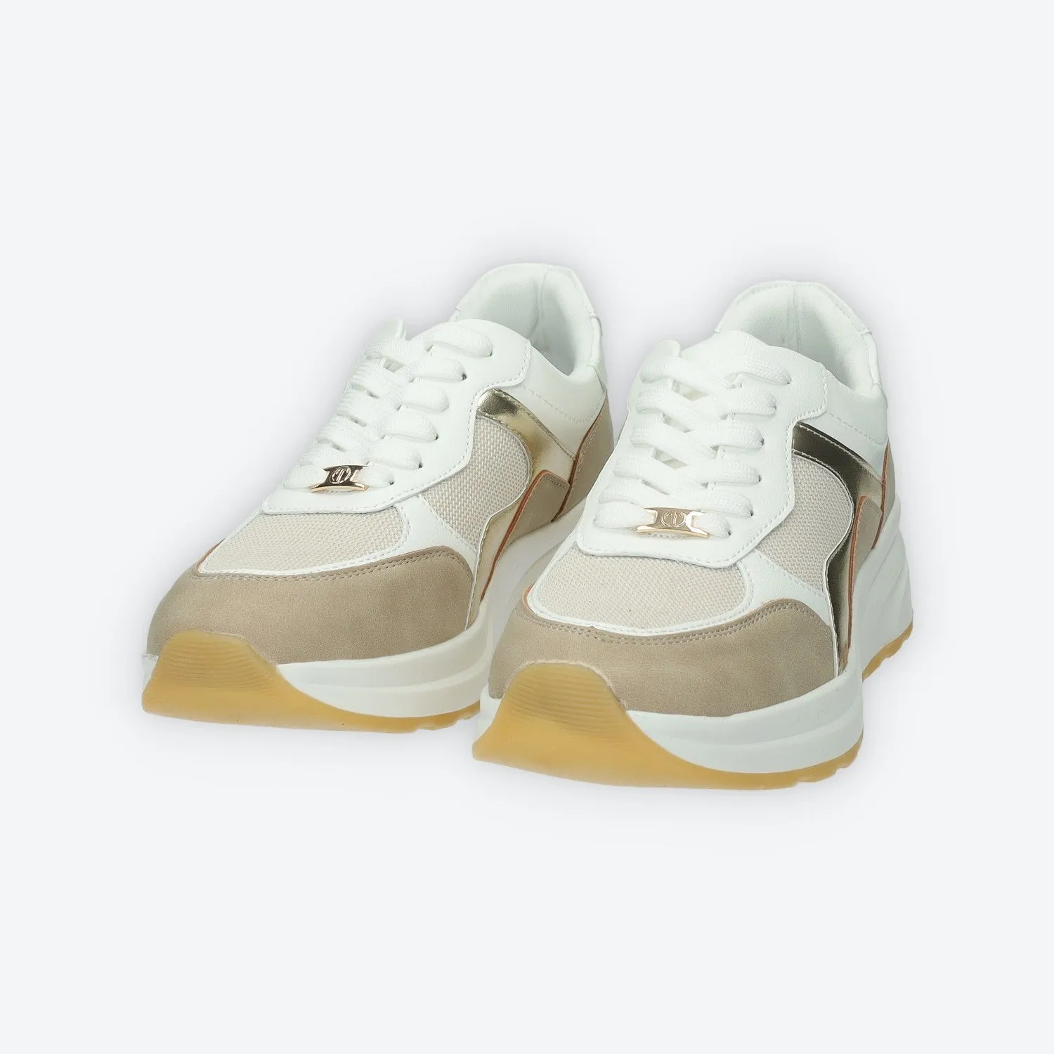 Sneakers con dettagli a contrasto.Tacco alto 3cm